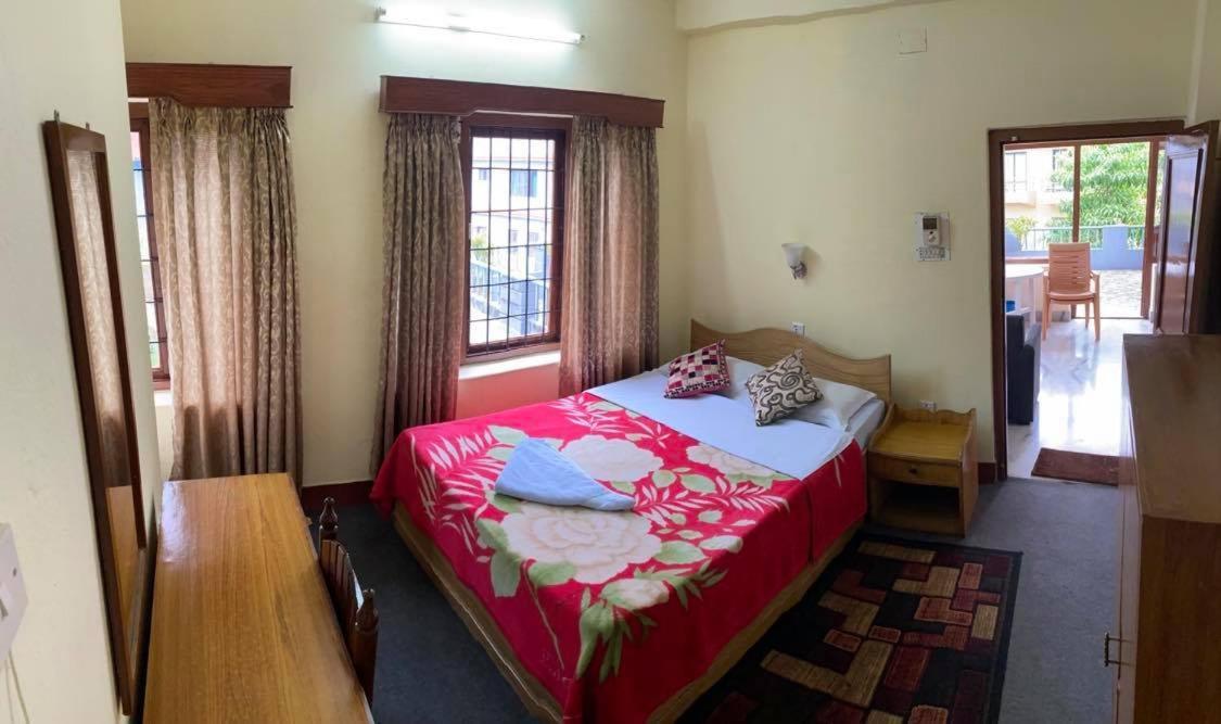 Hotel Blue Magnet Pokhara Kültér fotó