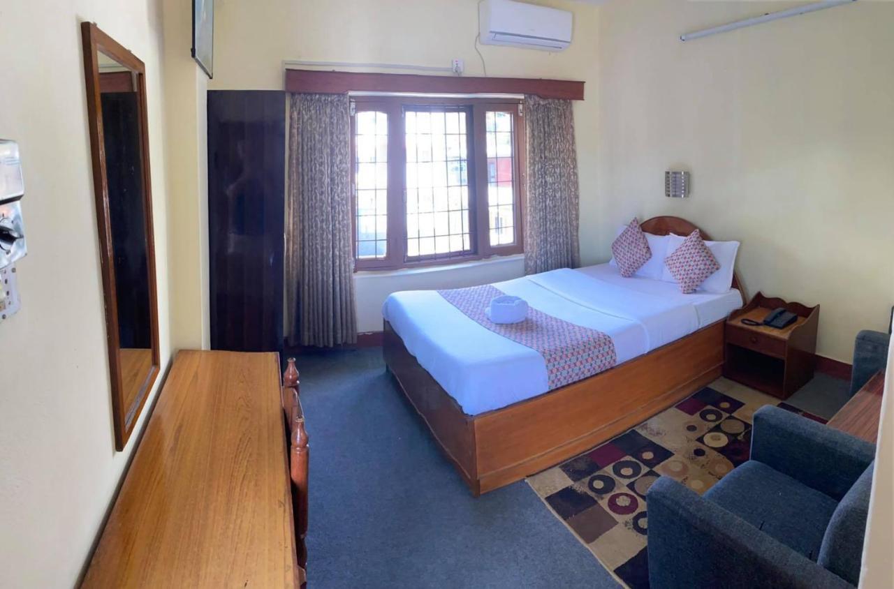 Hotel Blue Magnet Pokhara Kültér fotó