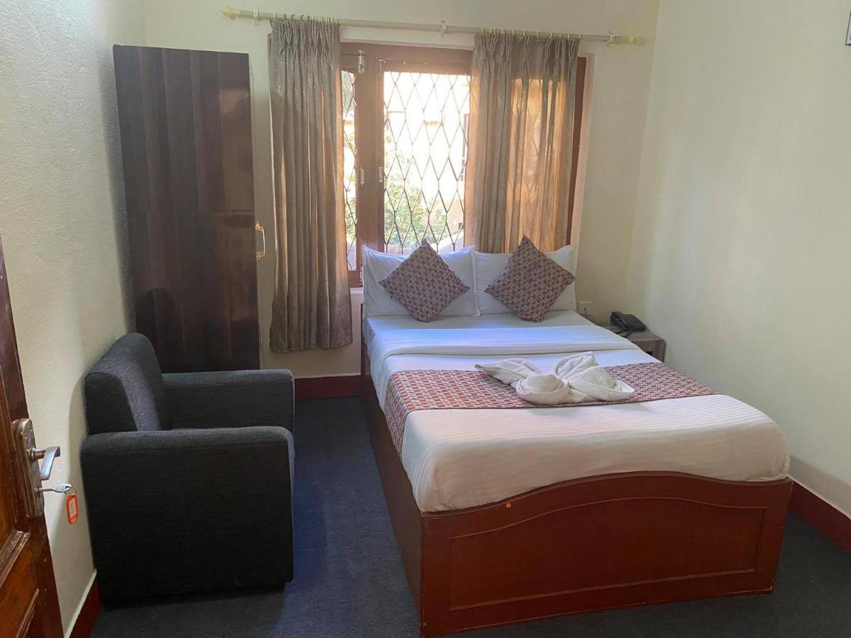 Hotel Blue Magnet Pokhara Kültér fotó