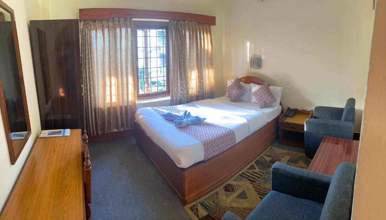 Hotel Blue Magnet Pokhara Kültér fotó