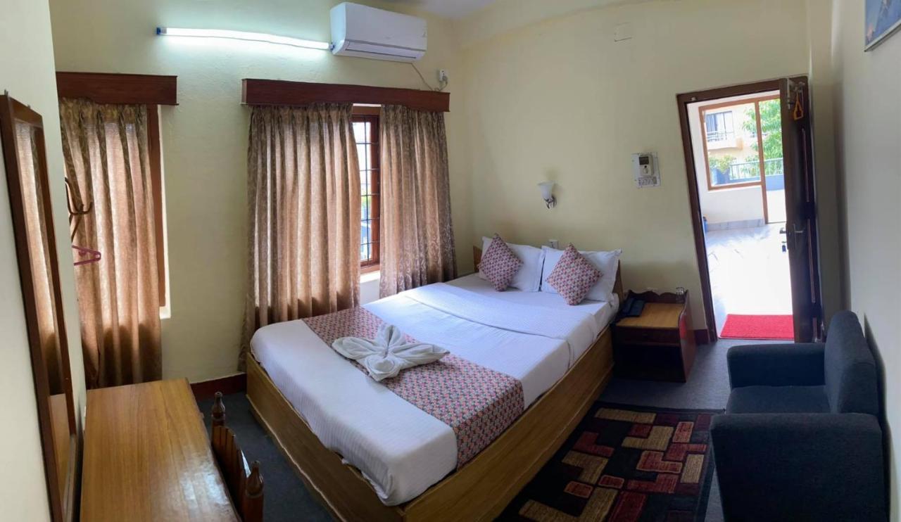 Hotel Blue Magnet Pokhara Kültér fotó
