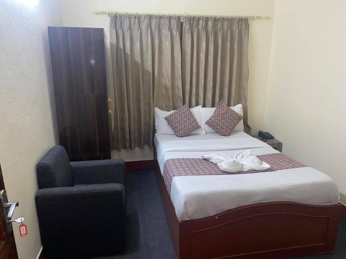 Hotel Blue Magnet Pokhara Kültér fotó