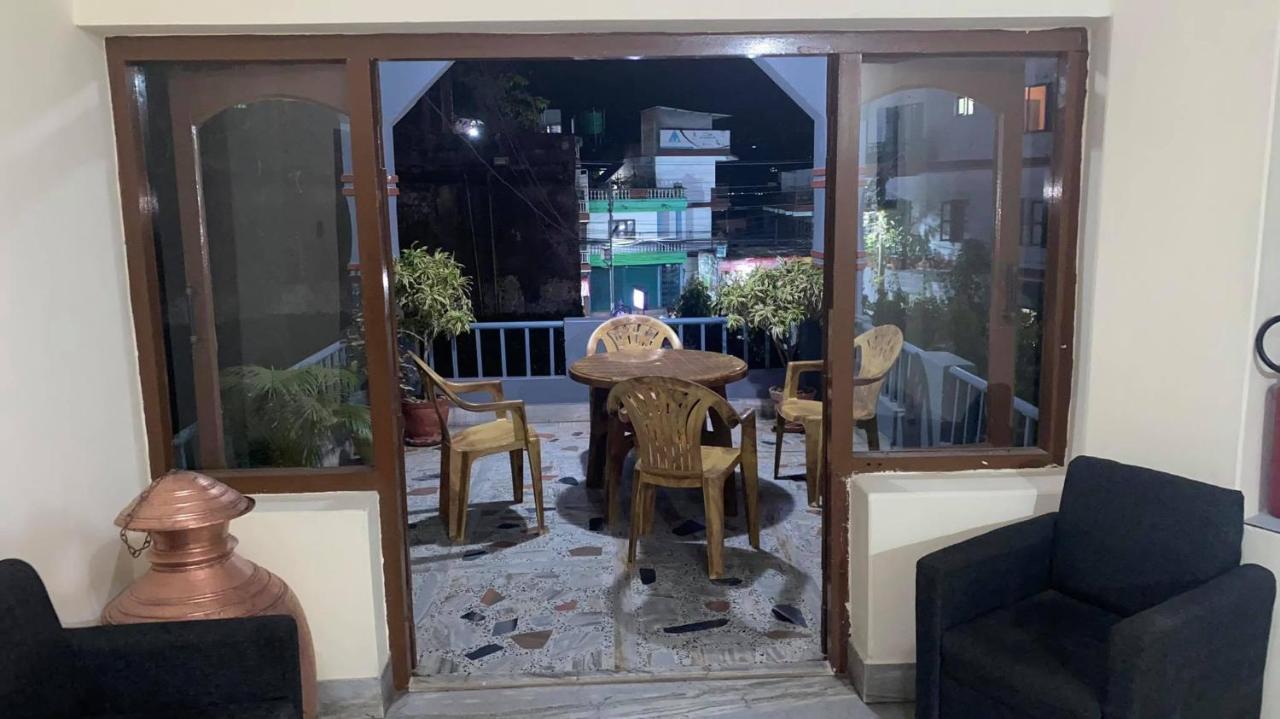Hotel Blue Magnet Pokhara Kültér fotó